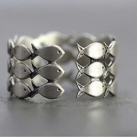 Silver Fish Design Ring - Picture 2 of 2